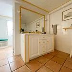 Charming Countryside With Fireplace & Patio *