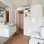 Charming Countryside With Fireplace & Patio Βίλα *