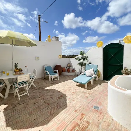 Charming Countryside With Fireplace & Patio