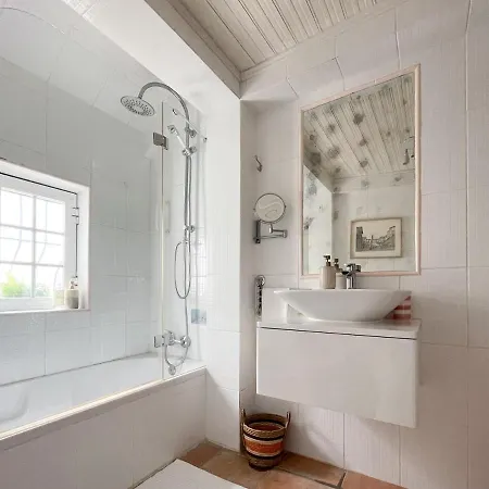 Villa Charming Countryside With Fireplace & Patio