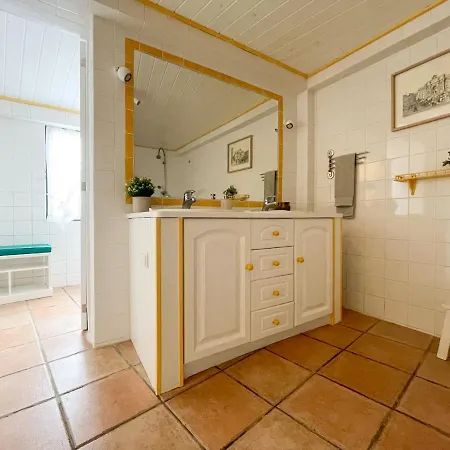 Charming Countryside With Fireplace & Patio *