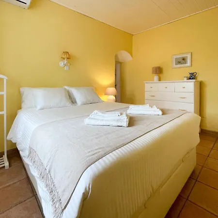 Charming Countryside With Fireplace & Patio *