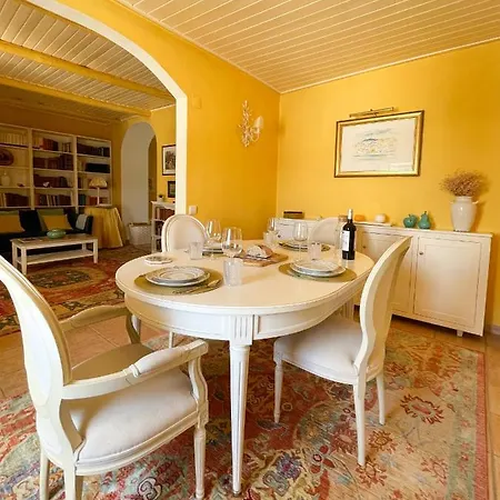 Charming Countryside With Fireplace & Patio Villa *