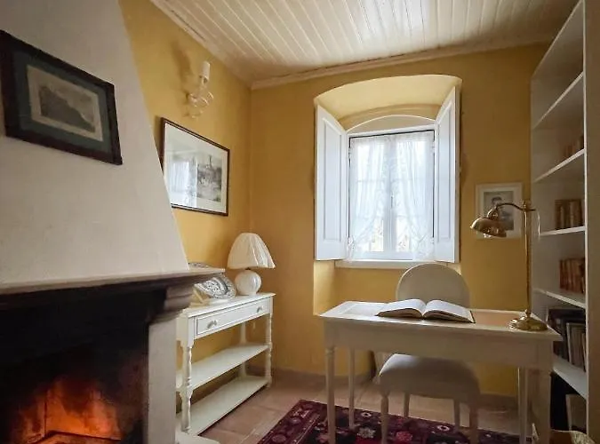 Charming Countryside With Fireplace & Patio Villa *