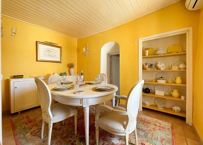Charming Countryside With Fireplace & Patio *