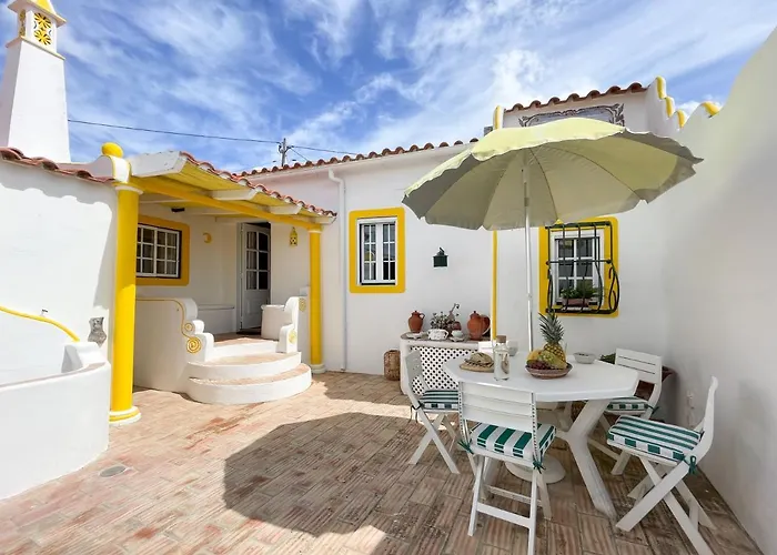 Вилла Charming Countryside With Fireplace & Patio Алкотин