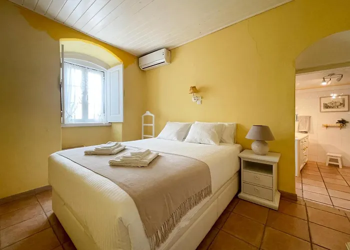 Villa Charming Countryside With Fireplace & Patio