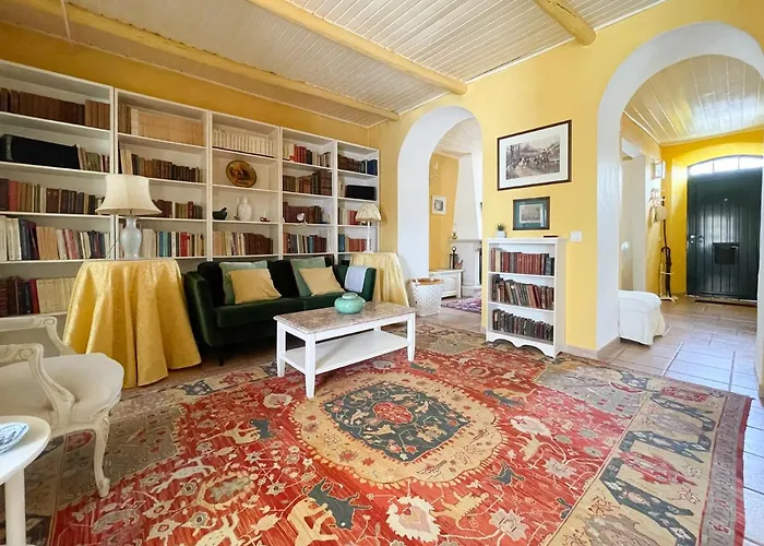 Вилла Charming Countryside With Fireplace & Patio Алкотин