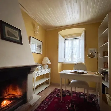 Charming Countryside With Fireplace & Patio 别墅 *