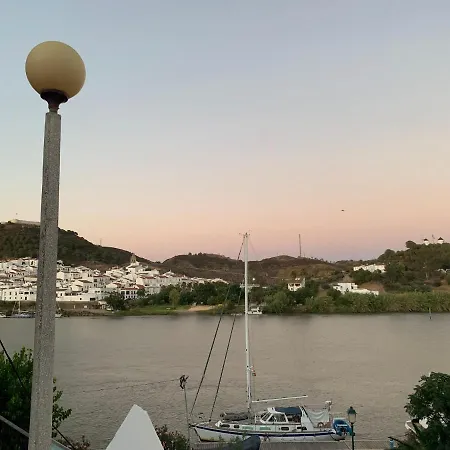 Charming Countryside With Fireplace & Patio