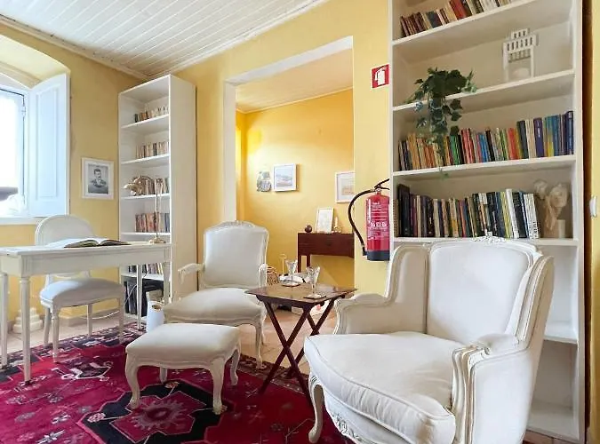 Charming Countryside With Fireplace & Patio